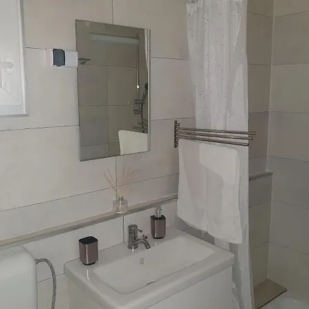 Amica Vendeghaz בית נופש *